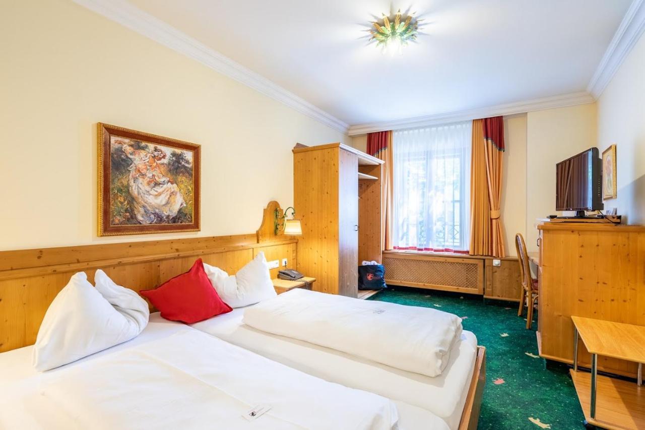 Hotel Zum Schwarzen Baeren Emmersdorf an der Donau Extérieur photo