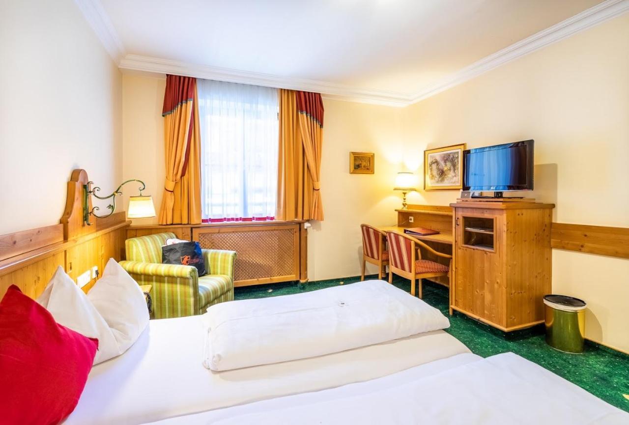 Hotel Zum Schwarzen Baeren Emmersdorf an der Donau Extérieur photo