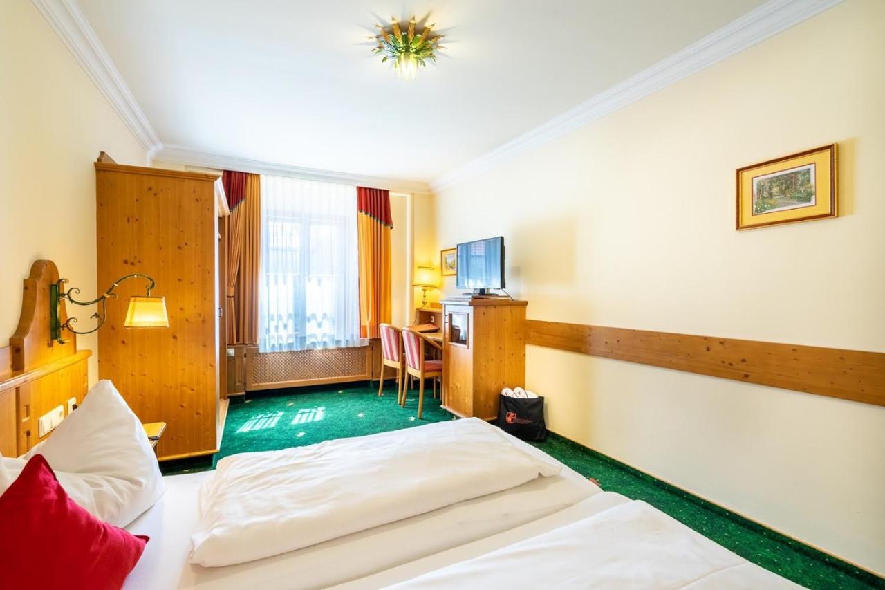 Hotel Zum Schwarzen Baeren Emmersdorf an der Donau Extérieur photo