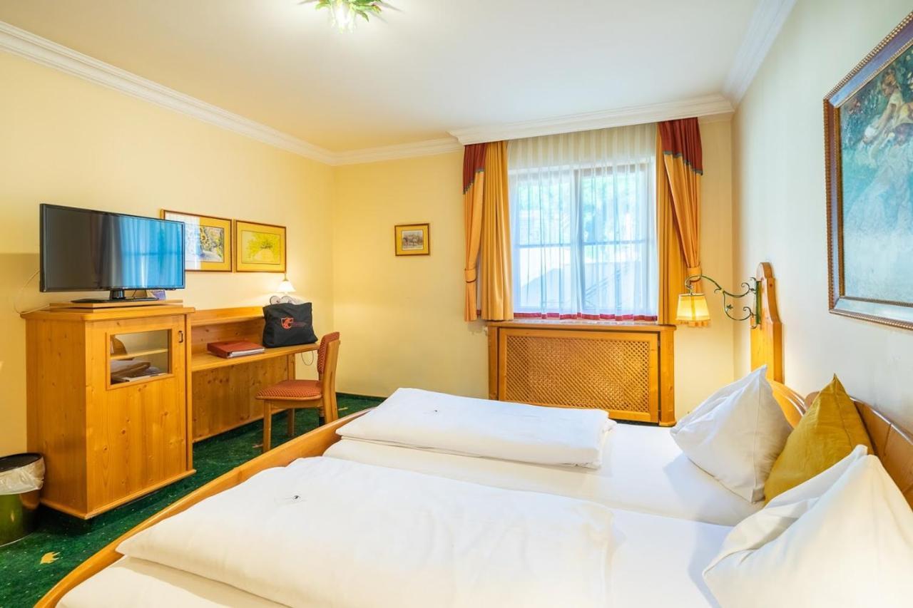 Hotel Zum Schwarzen Baeren Emmersdorf an der Donau Extérieur photo