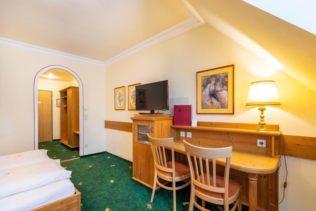 Hotel Zum Schwarzen Baeren Emmersdorf an der Donau Extérieur photo
