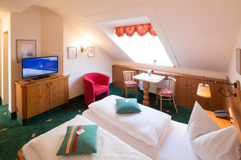 Hotel Zum Schwarzen Baeren Emmersdorf an der Donau Extérieur photo